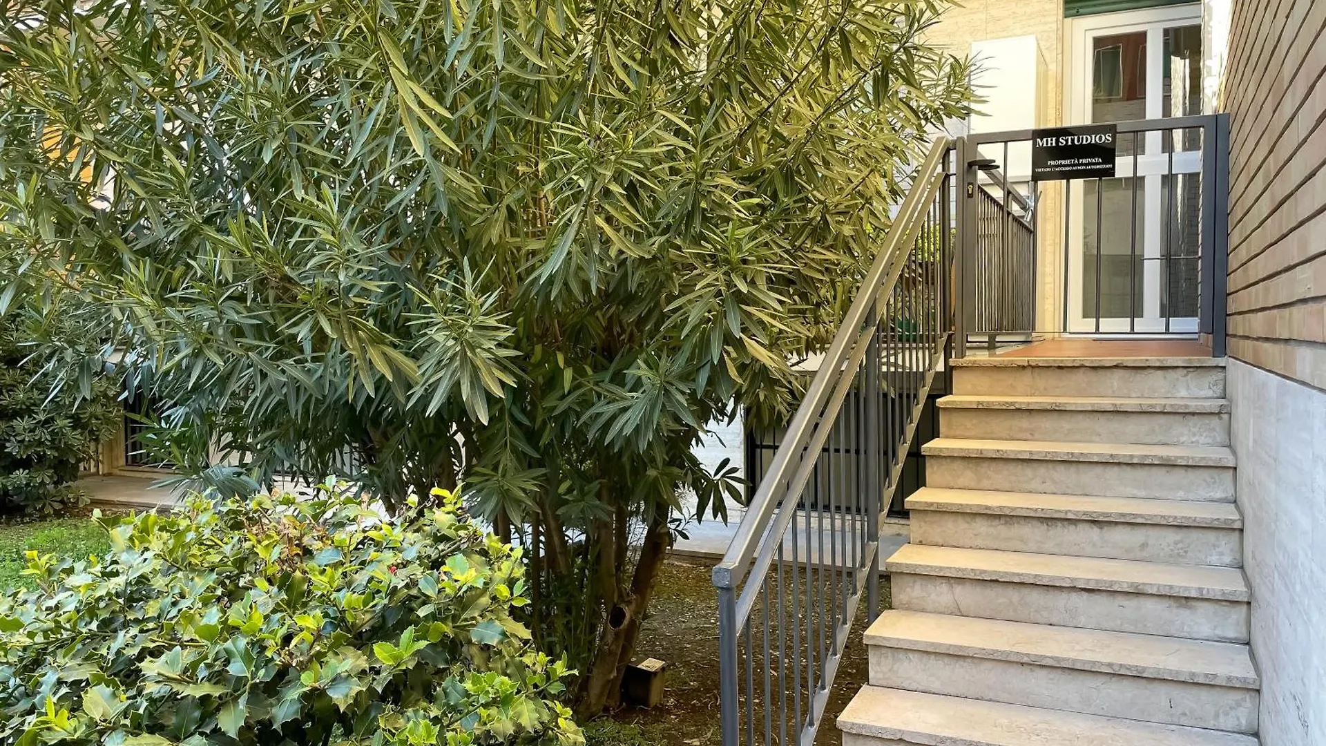 Guest house Mh Studios Milan Italy